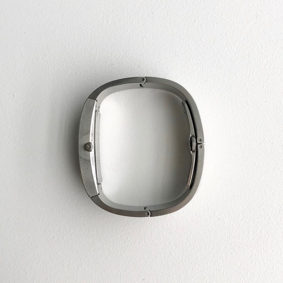 Vintage GUCCI 2400S Watch - Picture 3 of 6